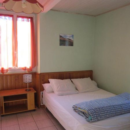 Appartement RDC maison de village Savignac-les-Ormeaux Extérieur photo