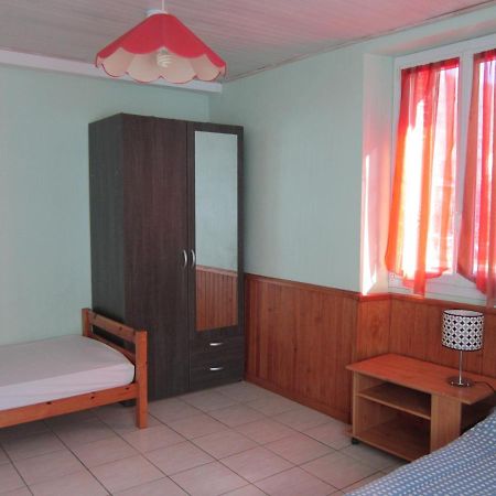 Appartement RDC maison de village Savignac-les-Ormeaux Extérieur photo