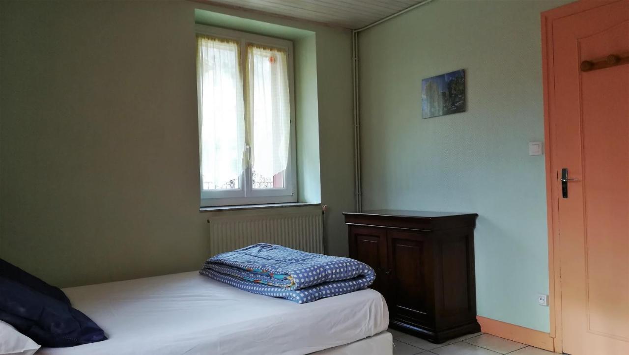 Appartement RDC maison de village Savignac-les-Ormeaux Extérieur photo